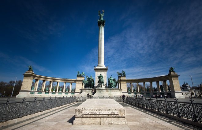 Budapest, capital of Hungary, Cenotaph dedicated "To the memory of the heroes who gave their lives for the freedom of their people and their national independence"