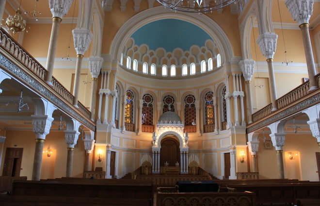 Explore the St. Petersburg Great Choral Synagogue, the second largest in Europe.