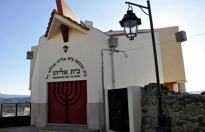 Stop at a local synagogue in Belmonte and meet with a representative of the local Jewish community for a conversation on the Anussim of Portugal.