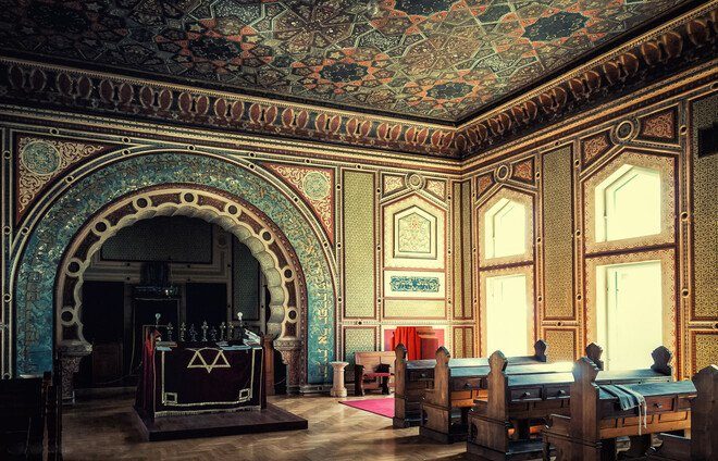 Visit the Sarajevo’s Ashkenazi Synagogue, built in the pseudo-Moorish style. This building houses not only the synagogue but is also the Jewish community building. Meet with a leader of the community for a better understanding of Jewish life in Sarajevo today.