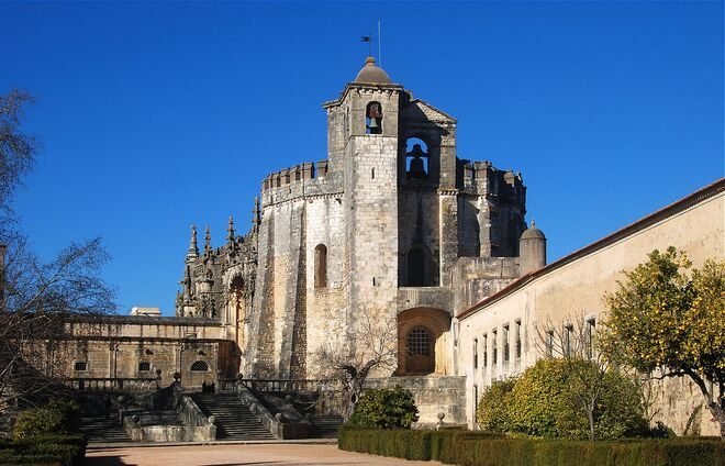 Discover the Convent of the Order of Christ in Tomar, originally a Templar stronghold built in the 12th century and one of Portugal's most important historical and artistic monuments. The Convent is a UNESCO World Heritage Site.