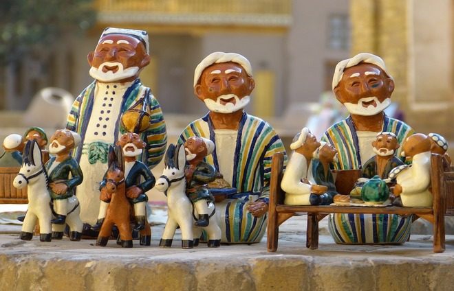 Participate in handcraft workshops and see firsthand how the local wooden sculptures and papier-mâché puppets are created.