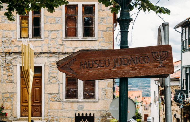 Check out the Jewish Museum in Belmonte, which highlights the fascinating history of the Belmonte Jewish community from the time of the Middle Ages.