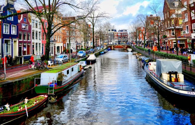 Take a relaxing boat cruise down the canals, and soak in the atmosphere.